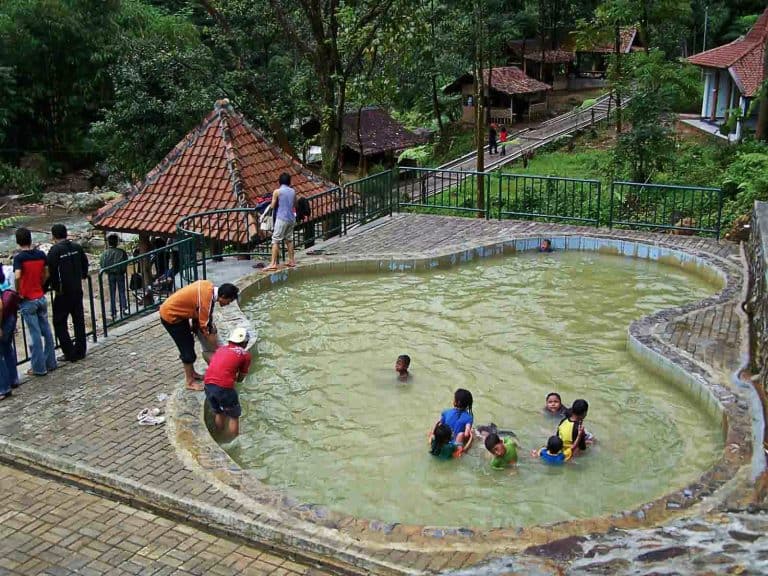36 Tempat Wisata di Bogor Yang Tidak Boleh Anda Lewatkan