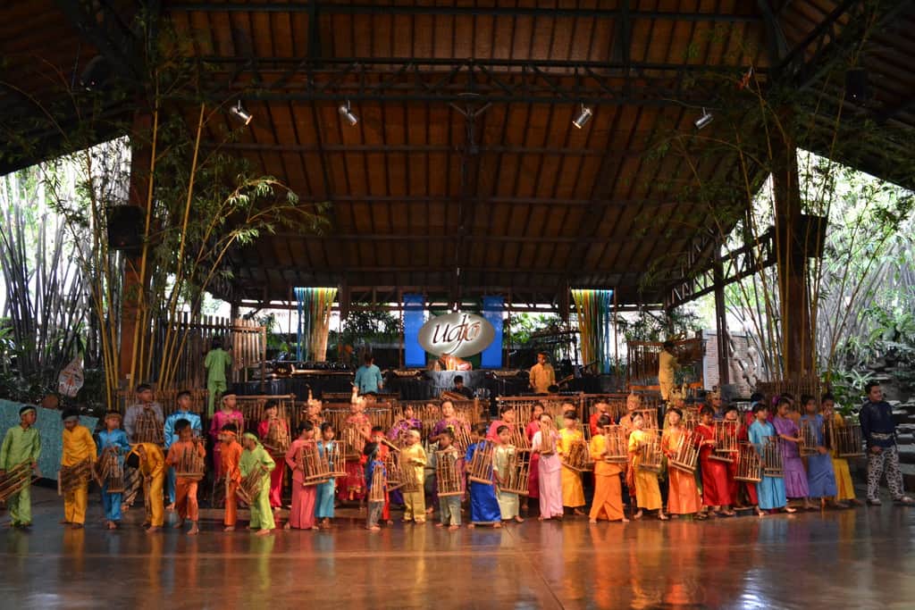 tempat wisata di bandung Wisata Seni Saung Angklung Udjo